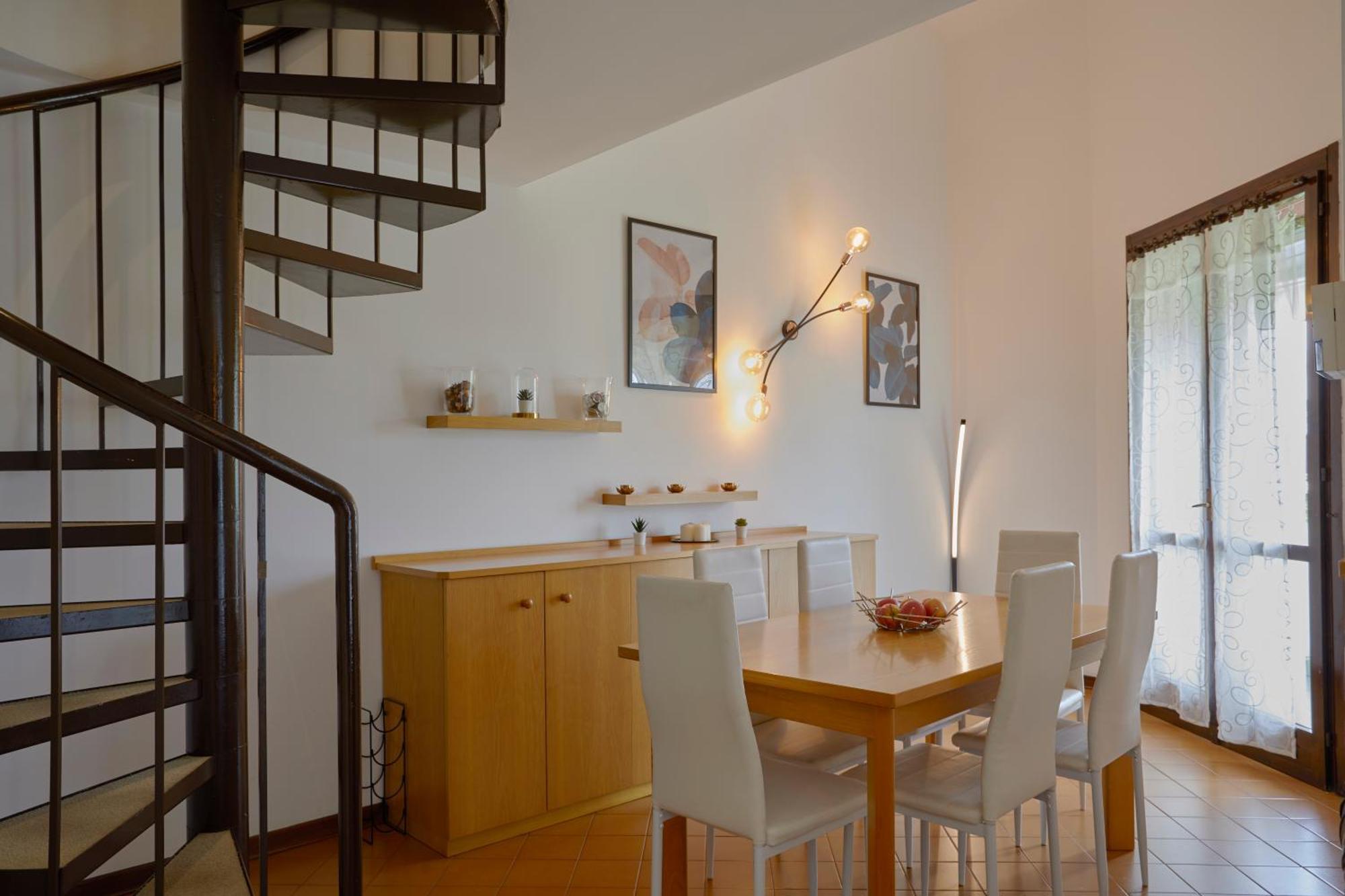Apartment La Finestra Sul - 100mt - Wonderful View For 6 People, Pool, Free Parking