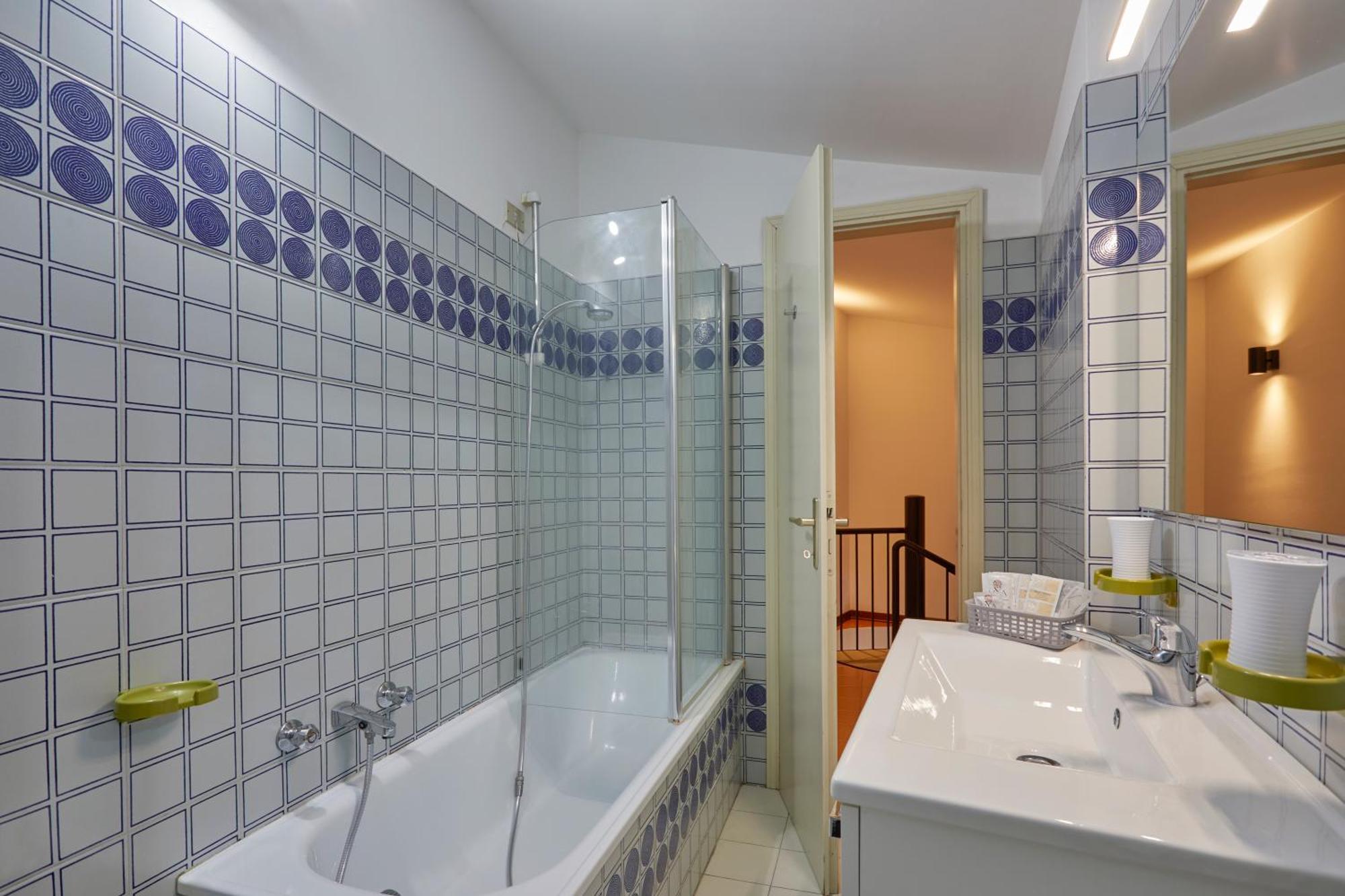 La Finestra Sul - 100mt - Wonderful View For 6 People, Pool, Free Parking Desenzano del Garda